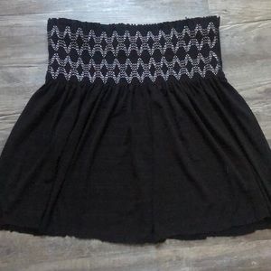 Sleeveless black crop top